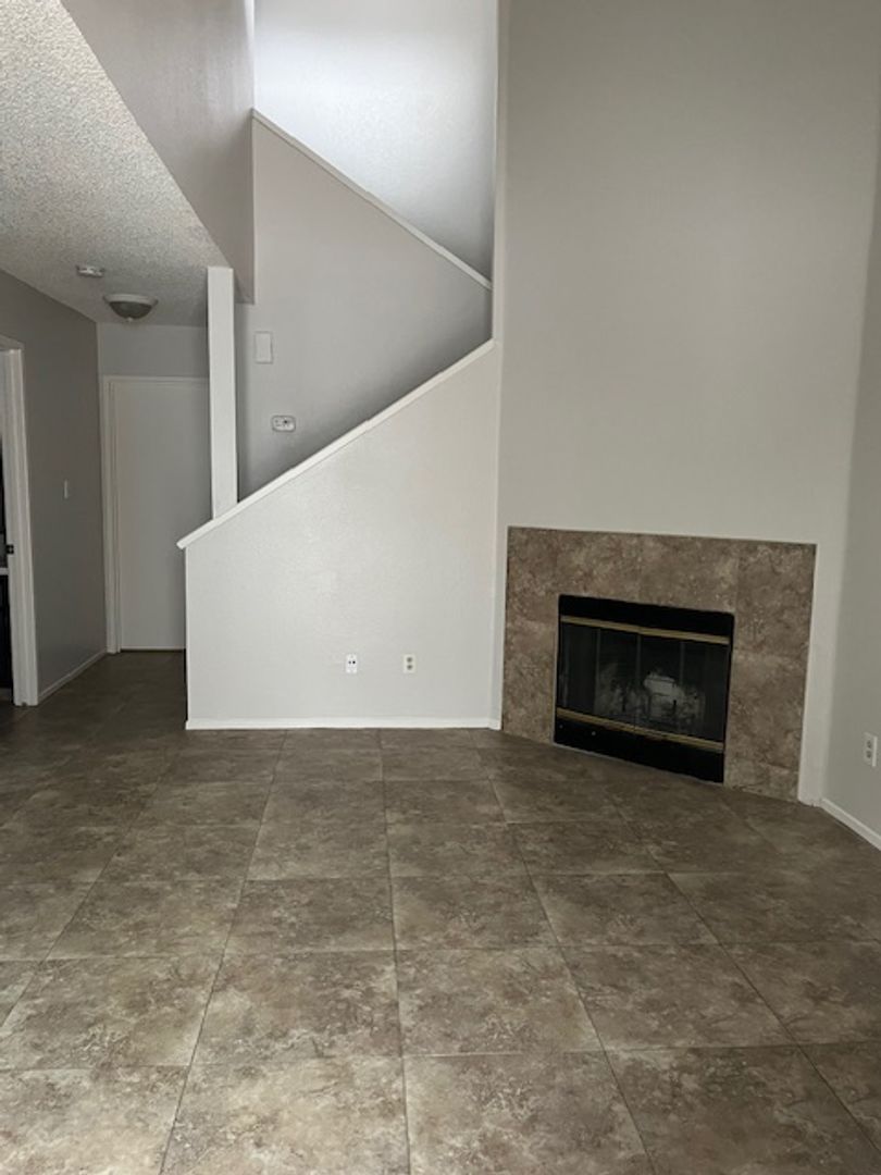 Bakersfield, Apartment: 817 Quail Ln. Lot 6