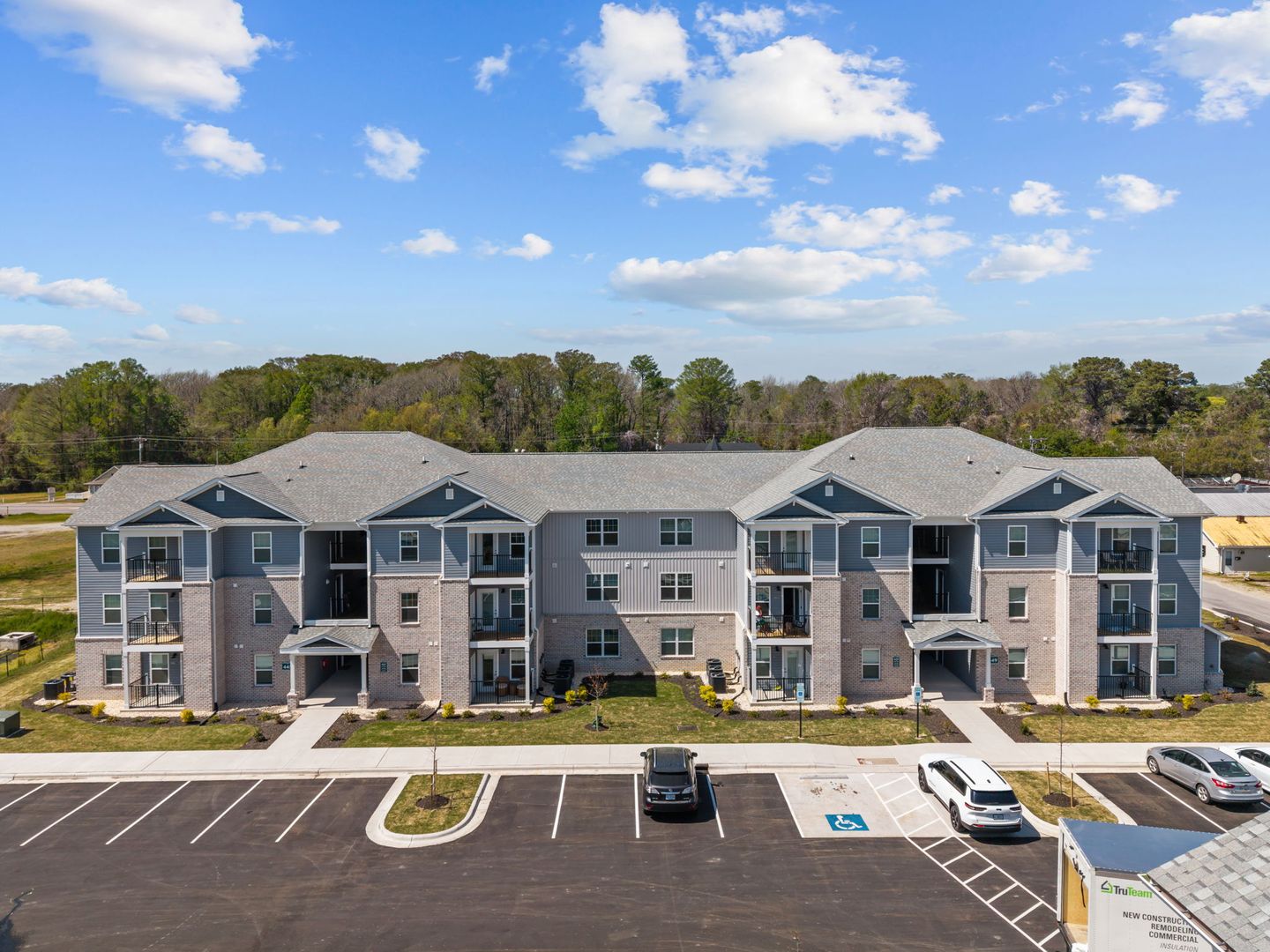 Elizabeth City Apartment: 400 Harbor Village Way