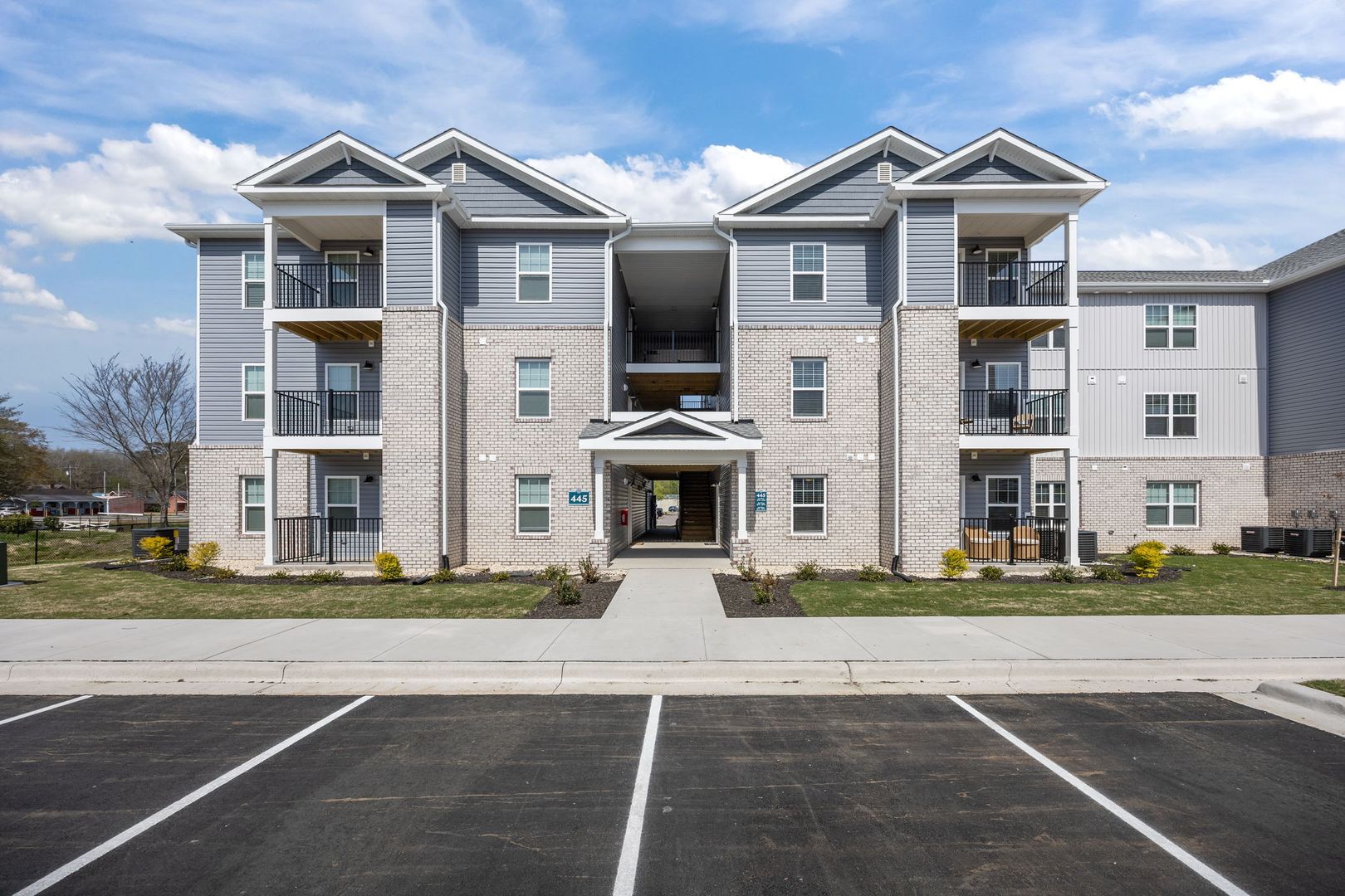 Elizabeth City Apartment: 400 Harbor Village Way