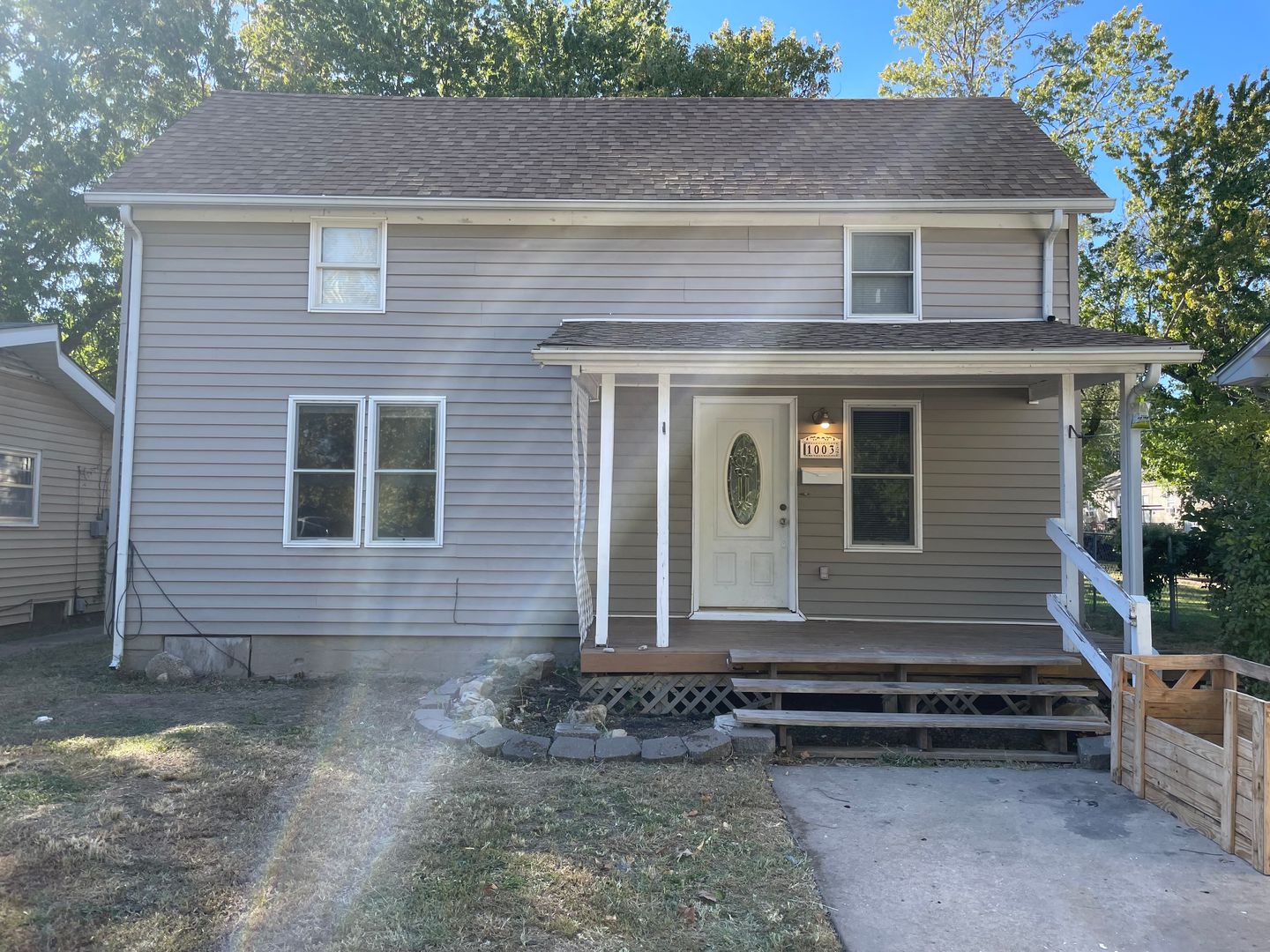 El Dorado House: 1003 S Emporia