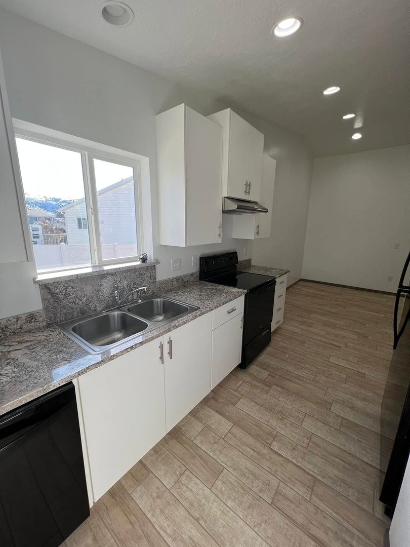 Pocatello Apartment: Cobble Court