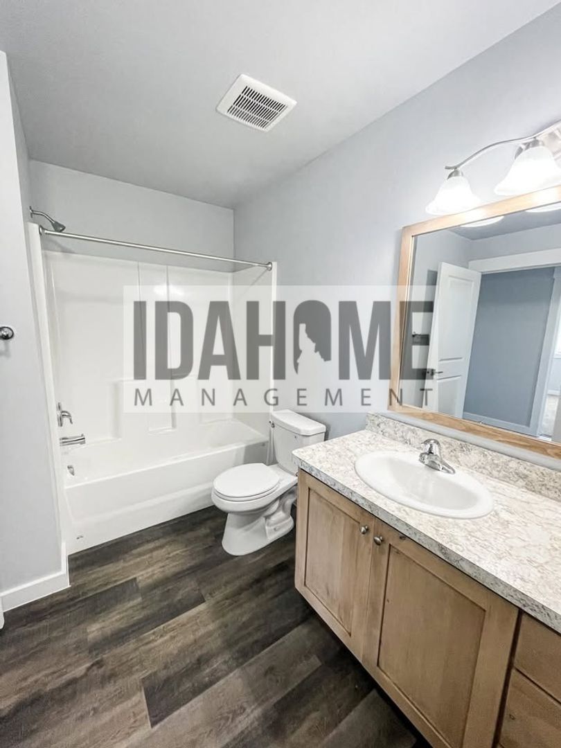 Chubbuck Apartment: 1274 Sawtooth St