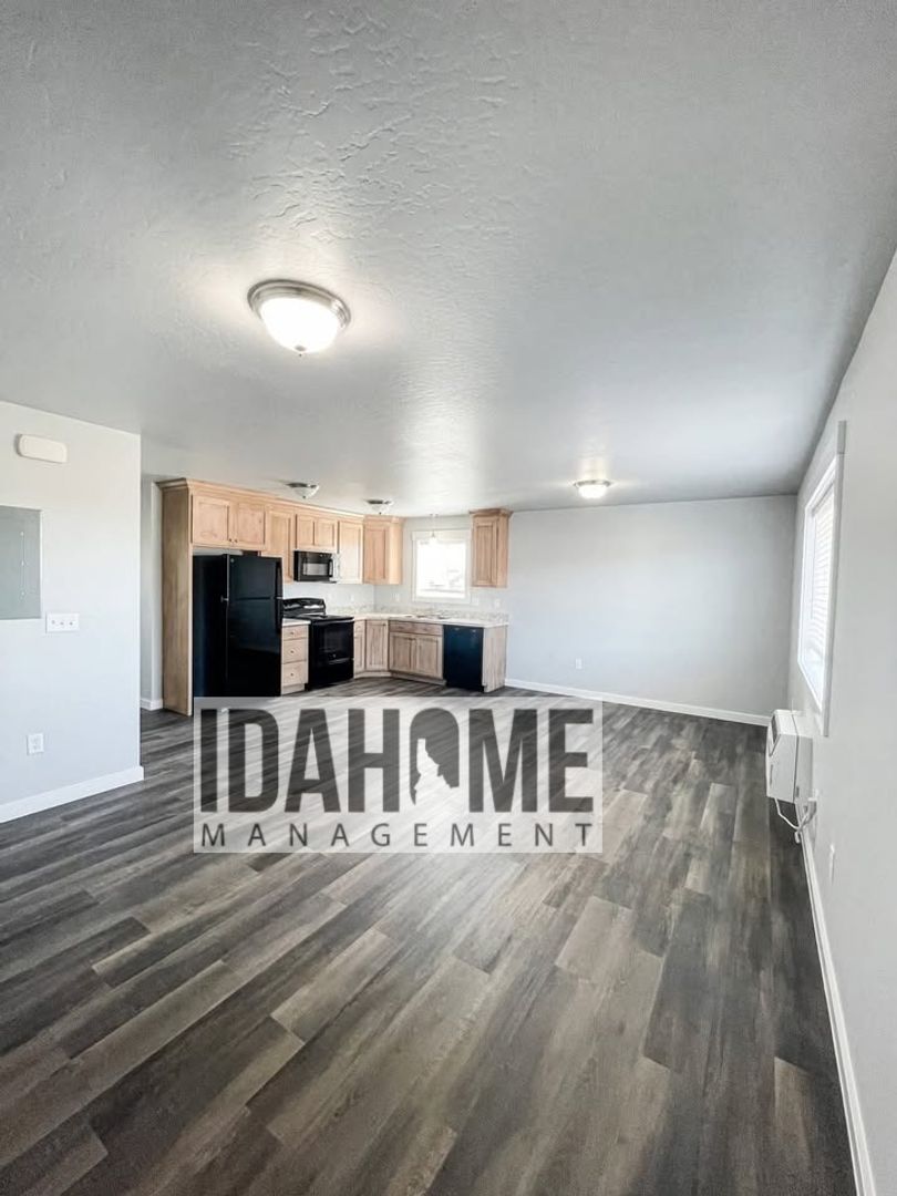 Chubbuck Apartment: 1242 Sawtooth St