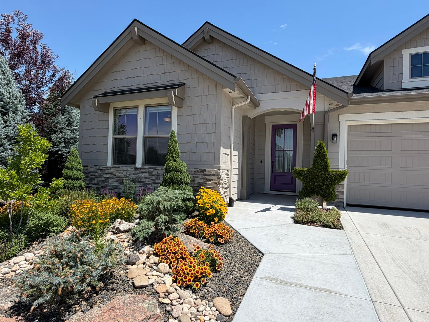 Star House: 1432 N Glen Aspen Ave