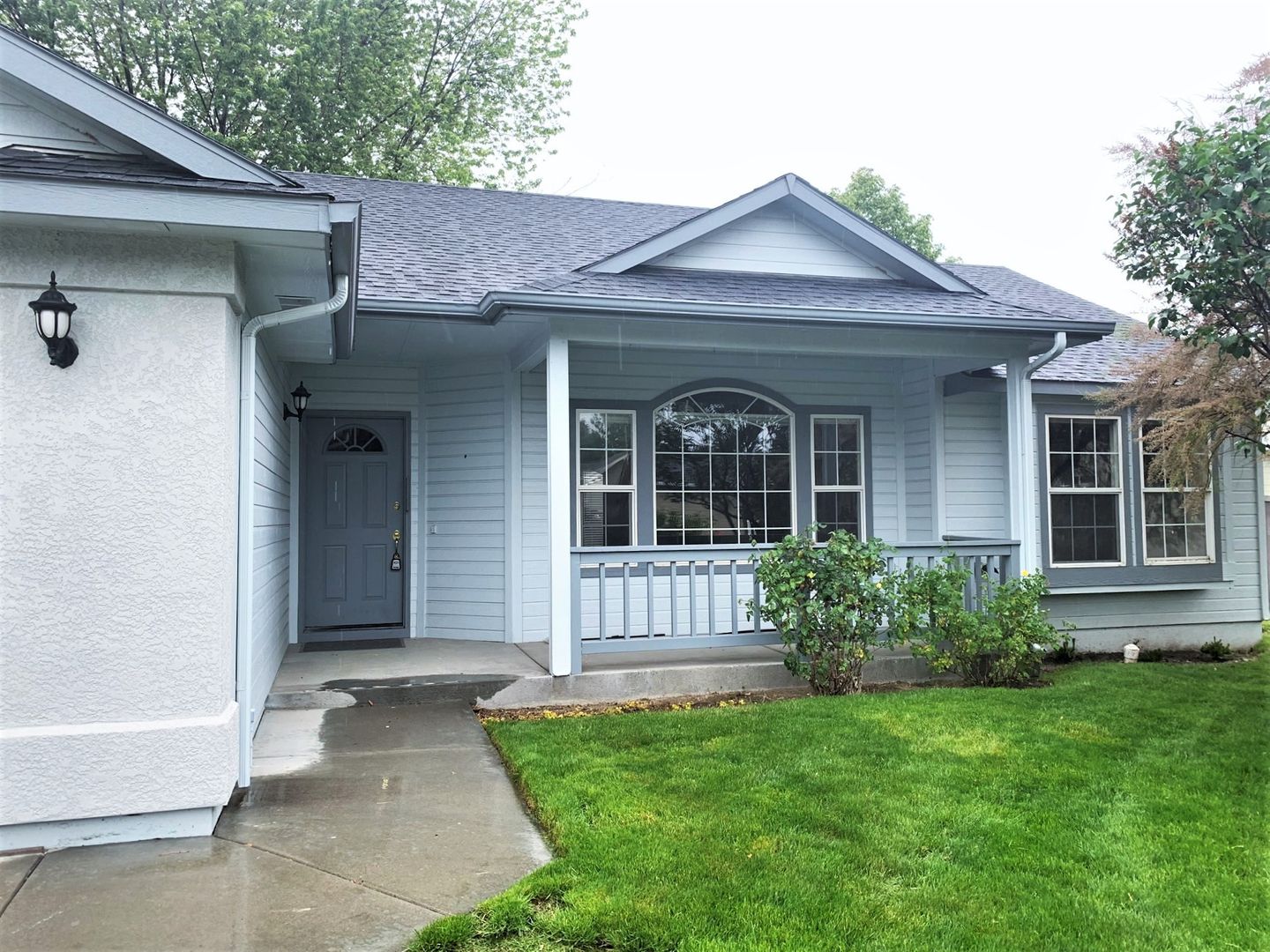 Eagle House: 332 S Cobblestone Way