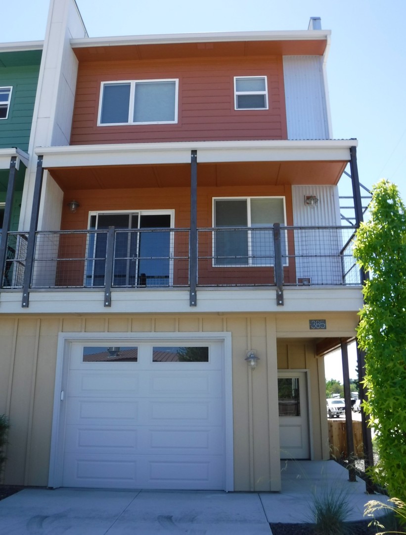 Garden City House: 385 E 41st St
