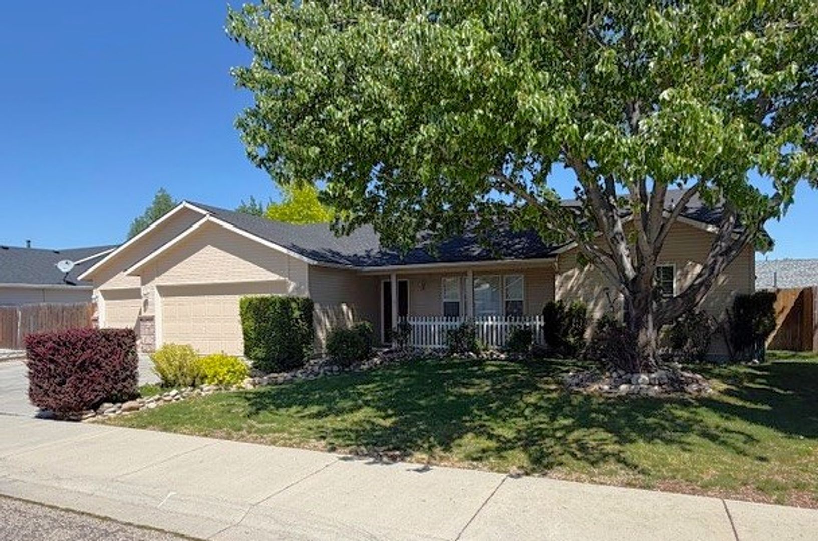 Meridian House: 2592 W Carlton St