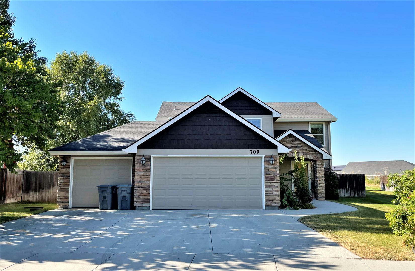 Star House: 709 N Saddlebrook Way