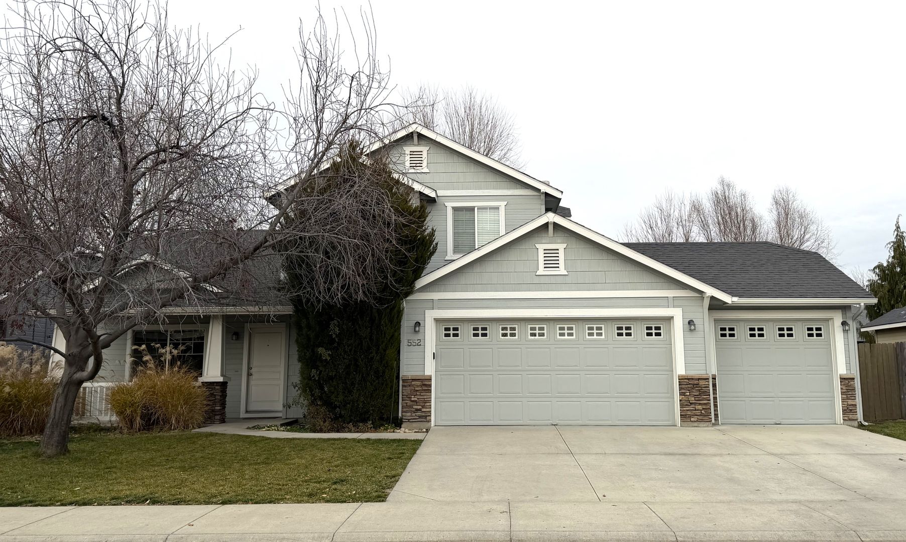 Meridian House: 552 E Anton St