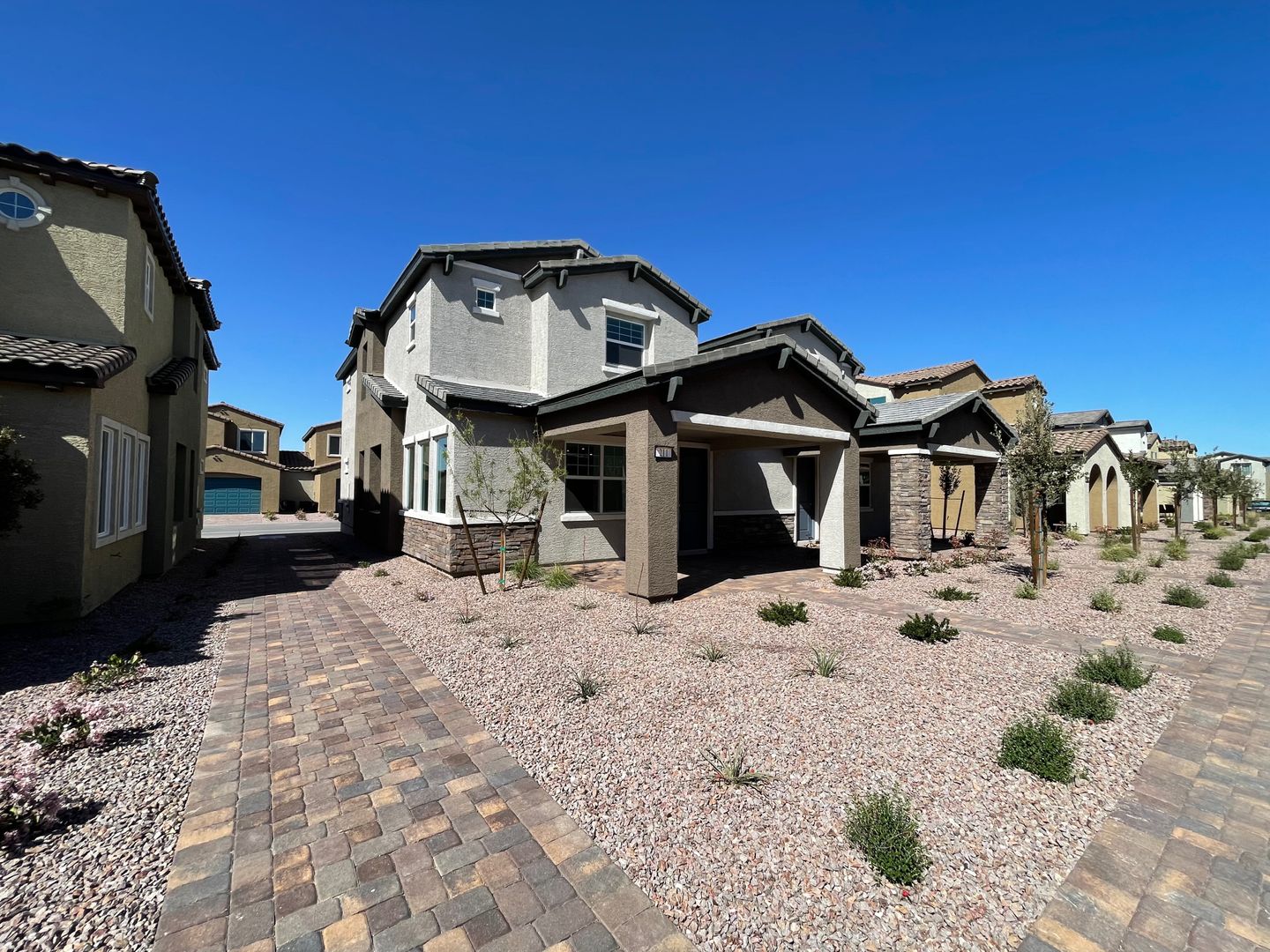 Henderson House: 211 Vanhoy Ave.