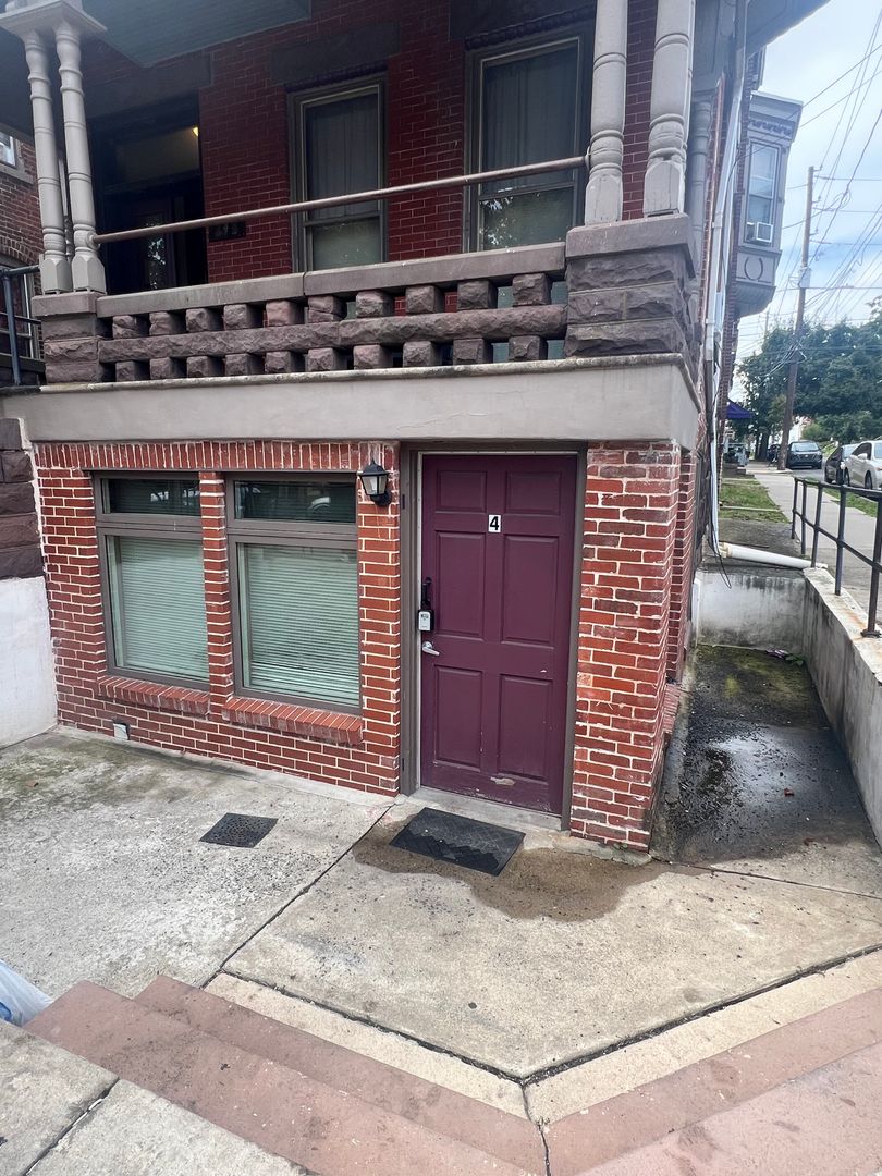 Allentown Apartment: 348 N 9th St