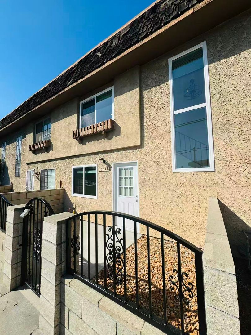Baldwin Park House: 13753 Los Angeles St