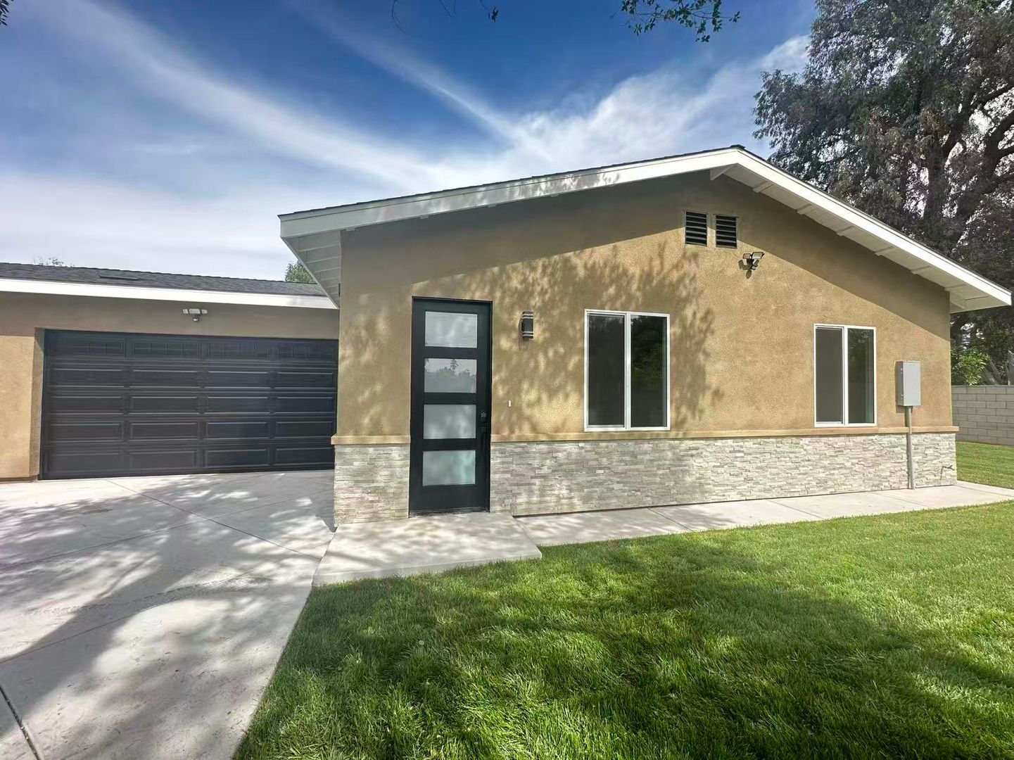 West Covina House: 204 N Willow Ave #B