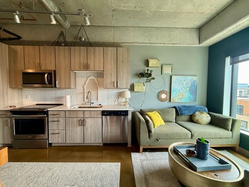 FURNISHED STUDIO IN THE HEART OF THE NORTH LOOP - UTILITIES INCLUDED! – photo 1