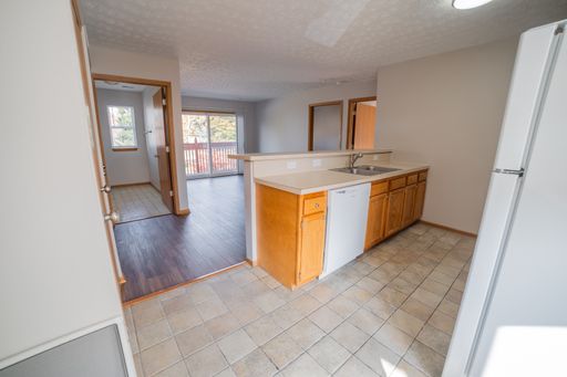 *** Rental Specials *** 2 bedroom Apartment located by the University – photo 1