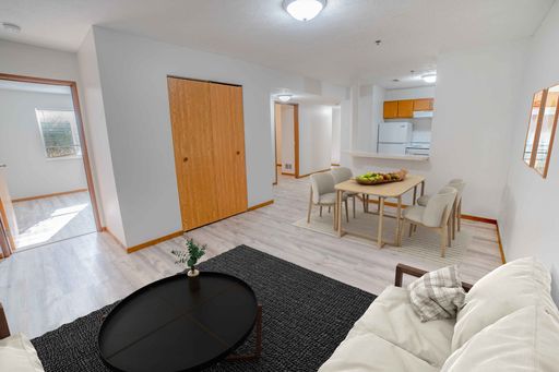 Charming 4 Bedroom apartment | Walk to UA & Downtown | $300 Off Rent for 3 month ($900 total) – photo 1