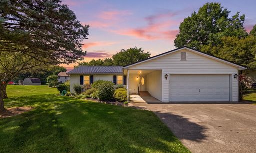 Spacious 3BD/2BA Ranch Home With Garage