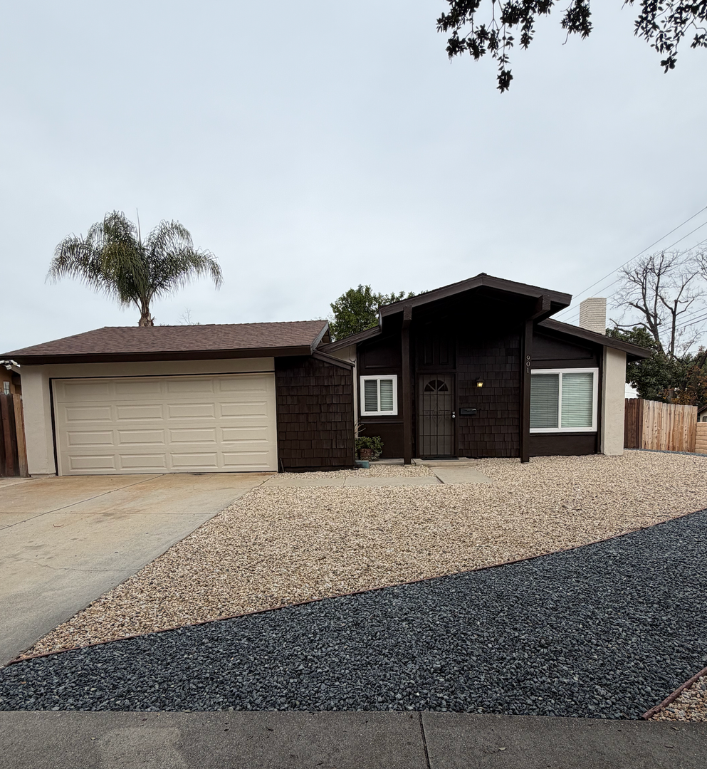 CORONA House: 901 W. CRESTVIEW ST