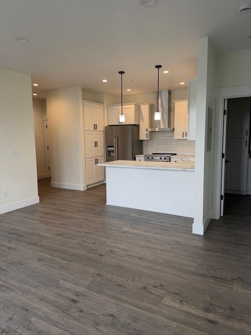 Keizer Apartment: 4885 River Rd N