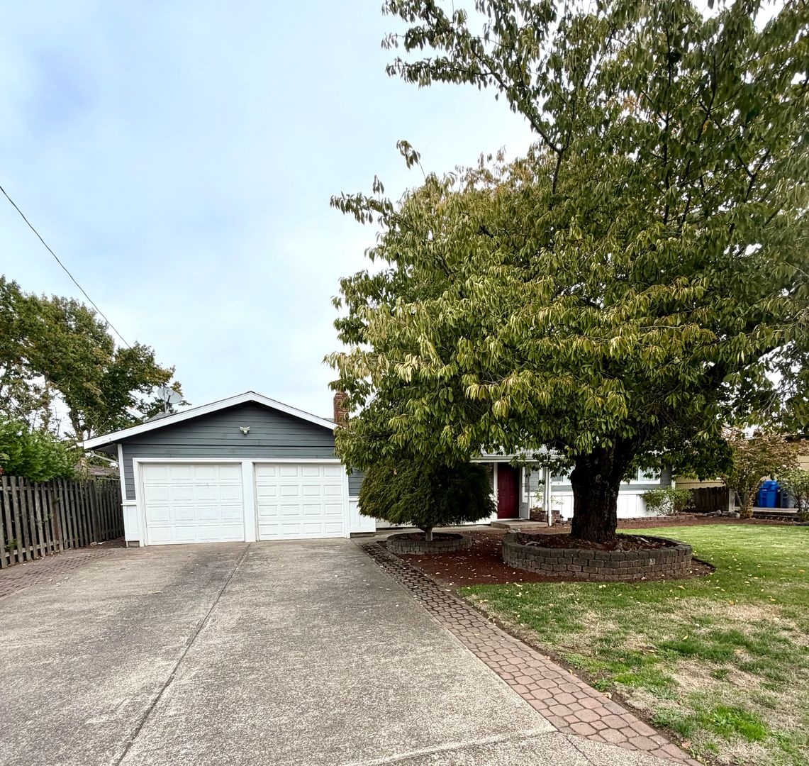 4023 CAROLINA AVE NE 1 of 8