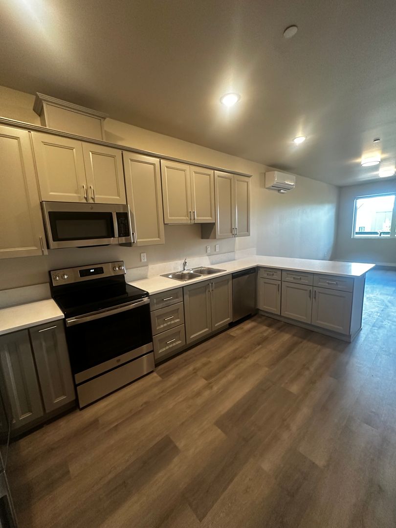 TIGARD Apartment: 12547 SW MAIN ST