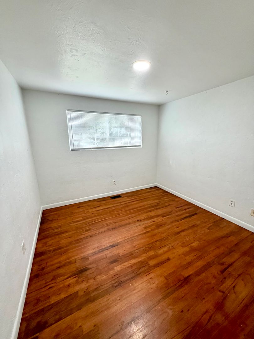 4023 CAROLINA AVE NE 8 of 8