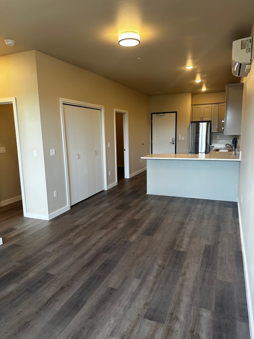 TIGARD Apartment: 12547 SW MAIN ST
