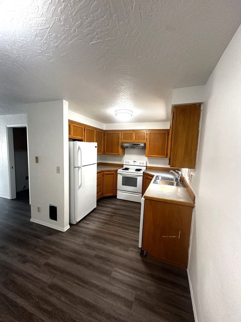 SALEM Apartment: 3682-3698 47TH AVE NE