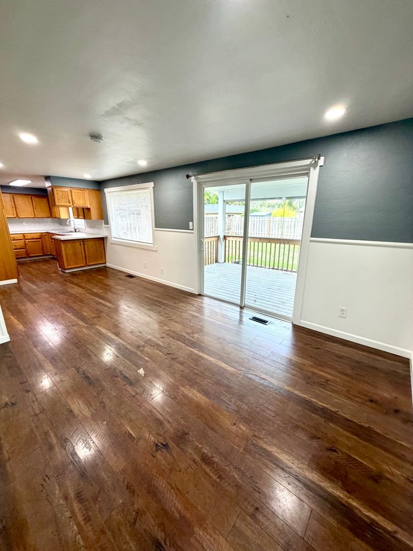 4023 CAROLINA AVE NE 7 of 8