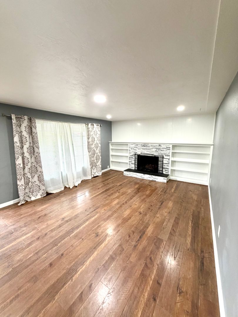 4023 CAROLINA AVE NE 4 of 8