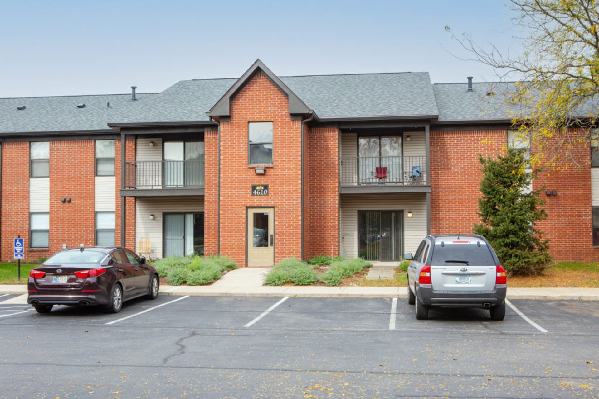 Mishawaka Apartment: 411 Rosewoode Dr