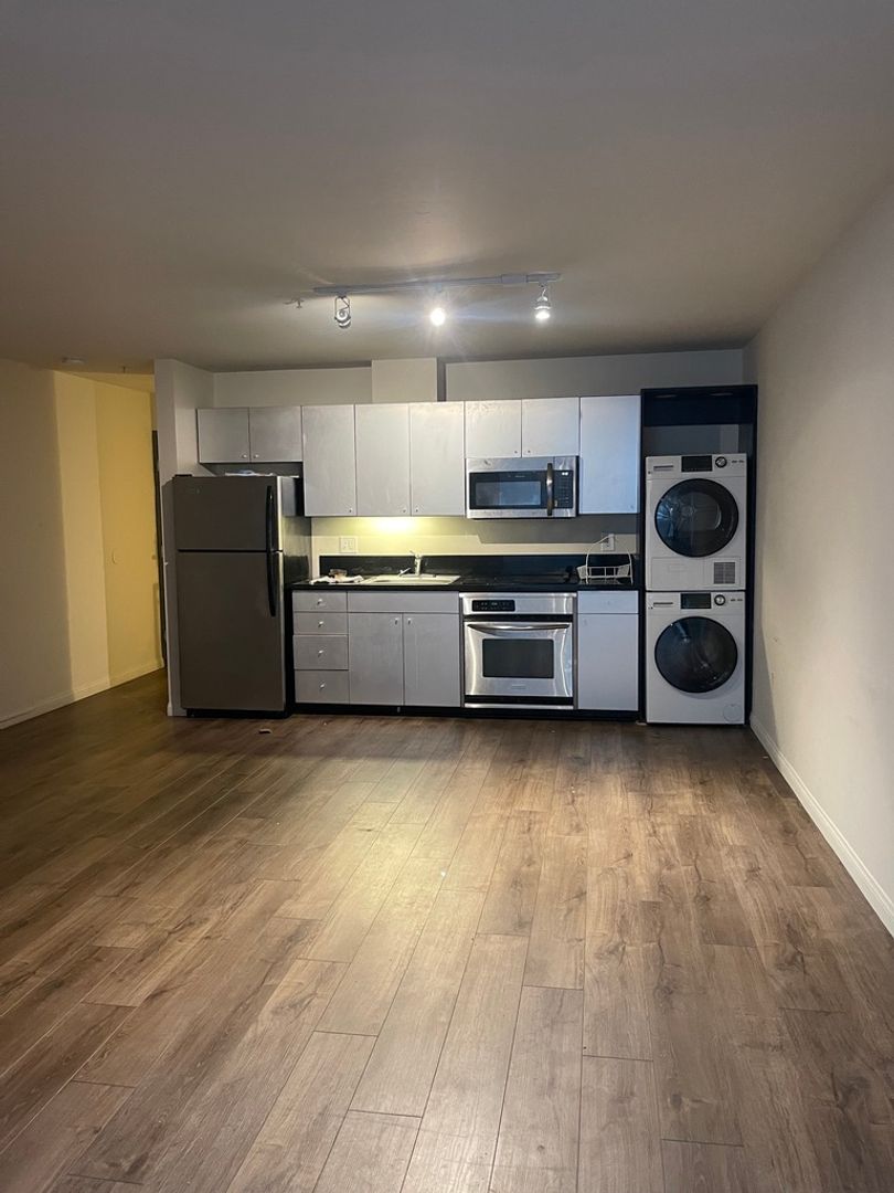 San Diego Apartment: 320 W. Ash St