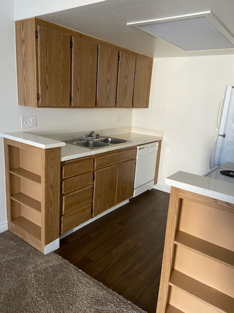 Chula Vista Apartment: 1051 Broadway