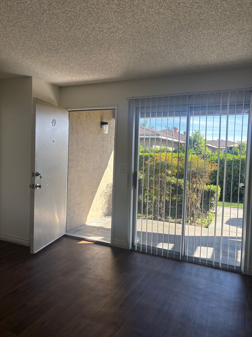 Chula Vista Apartment: 1051 Broadway