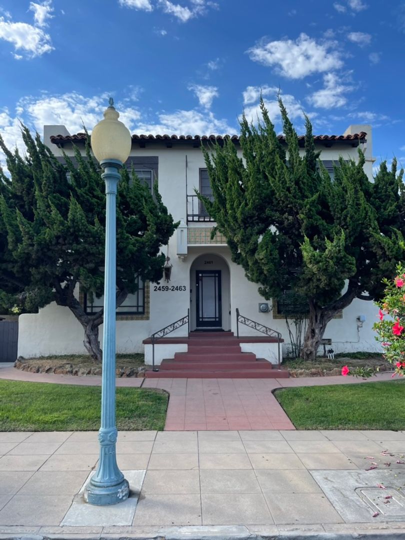 San Diego Apartment: 2459-2463 1/2 A Street