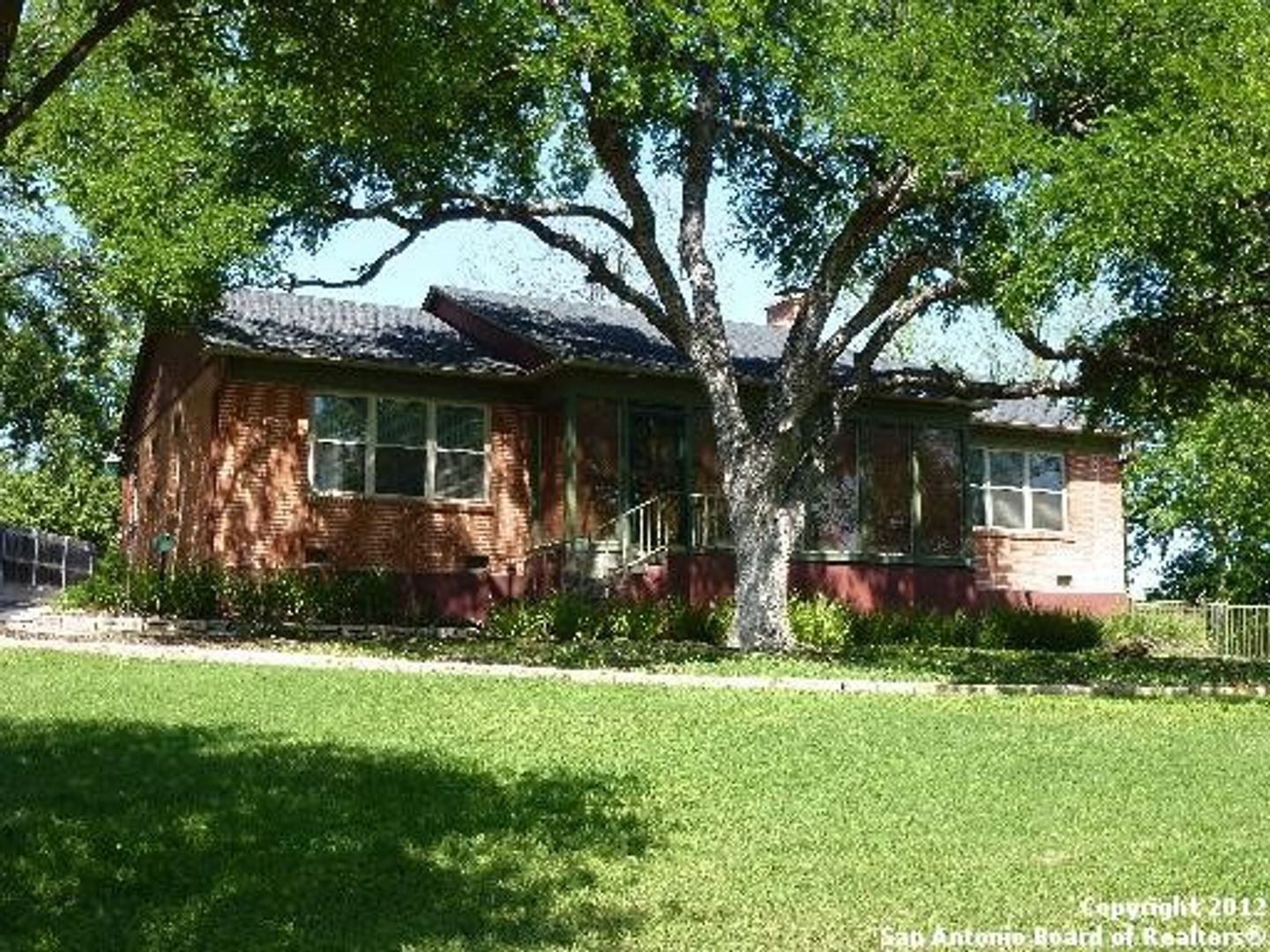 San Antonio House: 149 Downing