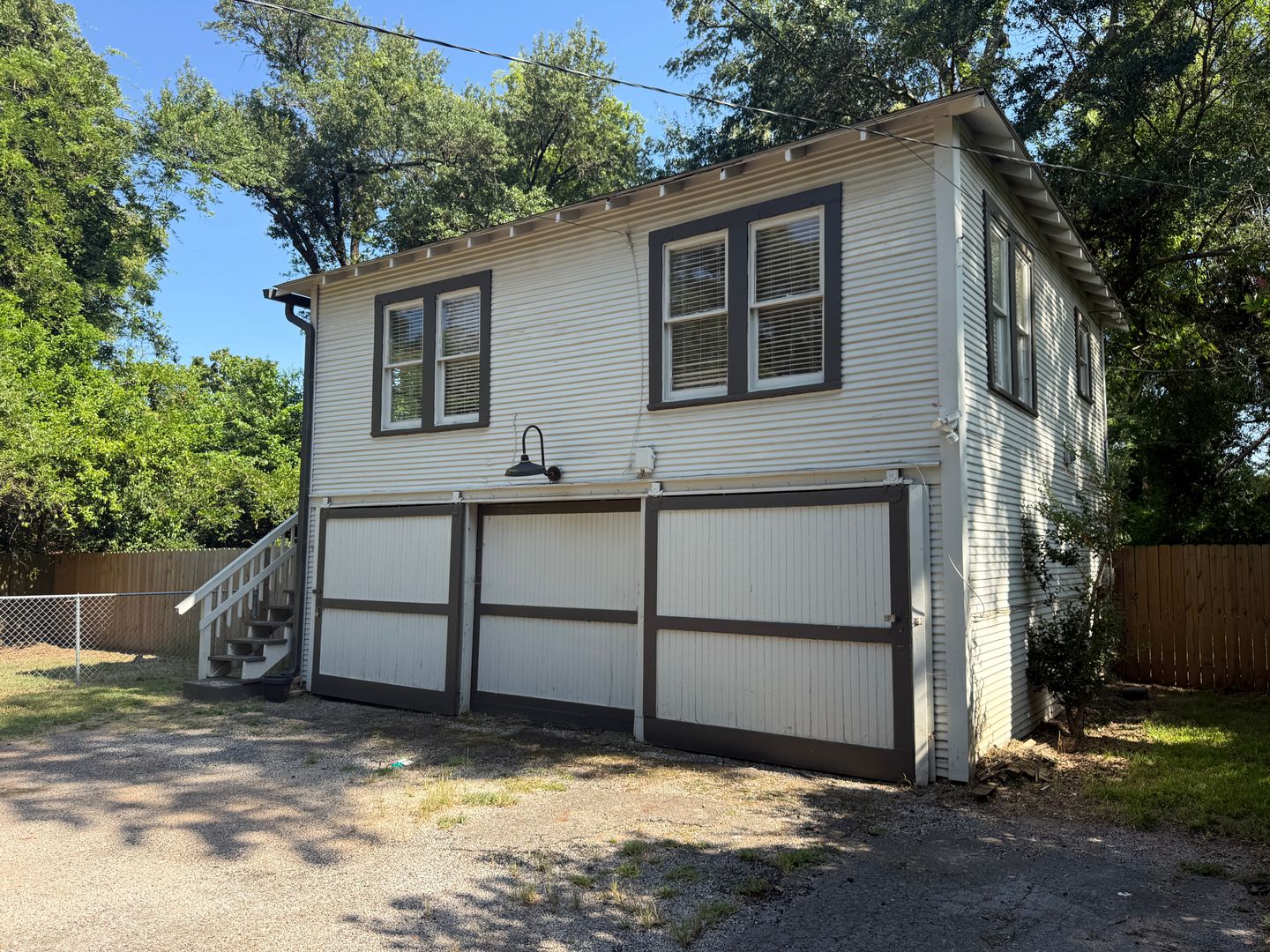 Tyler Apartment: 606 W. Dobbs St