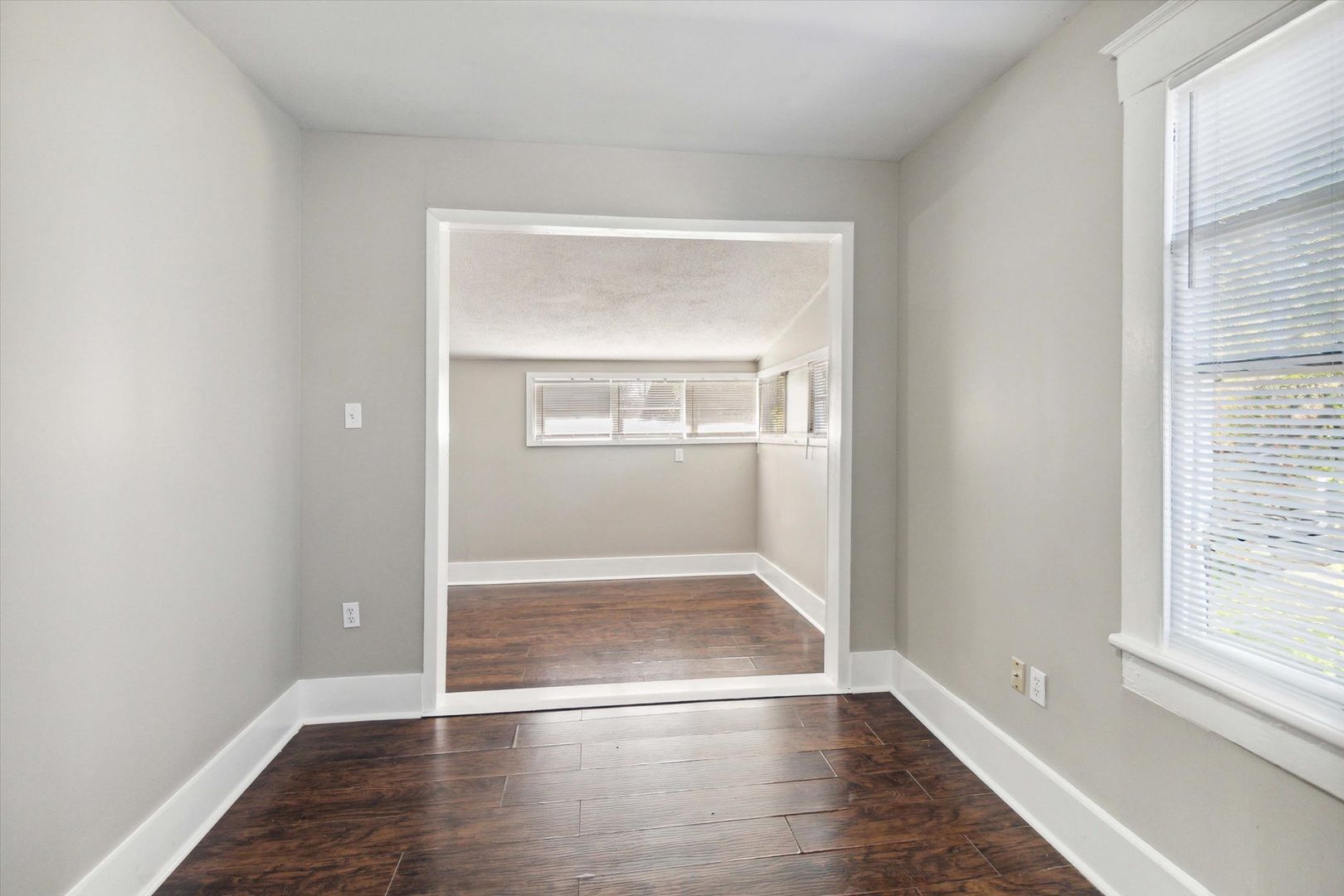 Savannah Apartment: 1301 E 32nd St