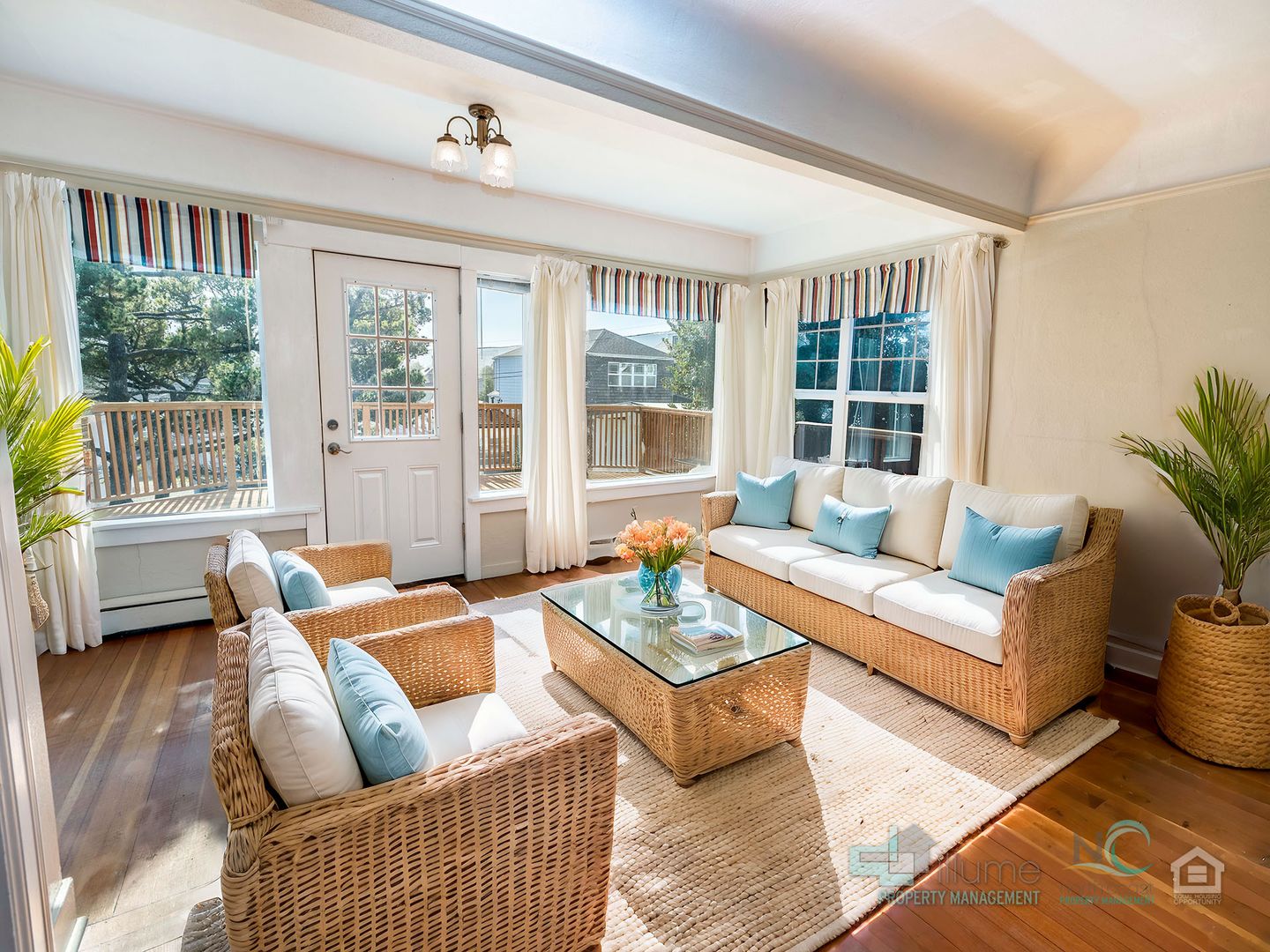 Seaside House: 210 6th Ave