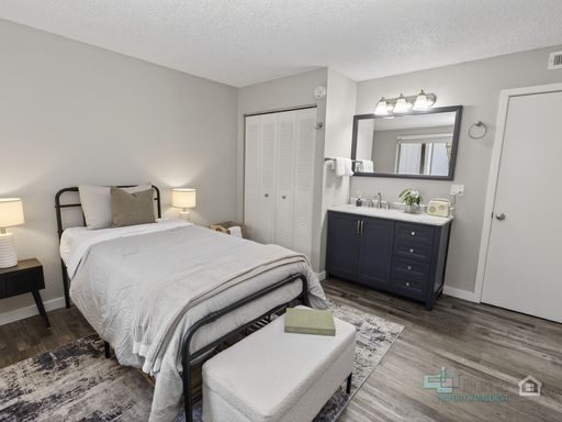 Quiet Studio Near Campus! Half Off First Full Month!
