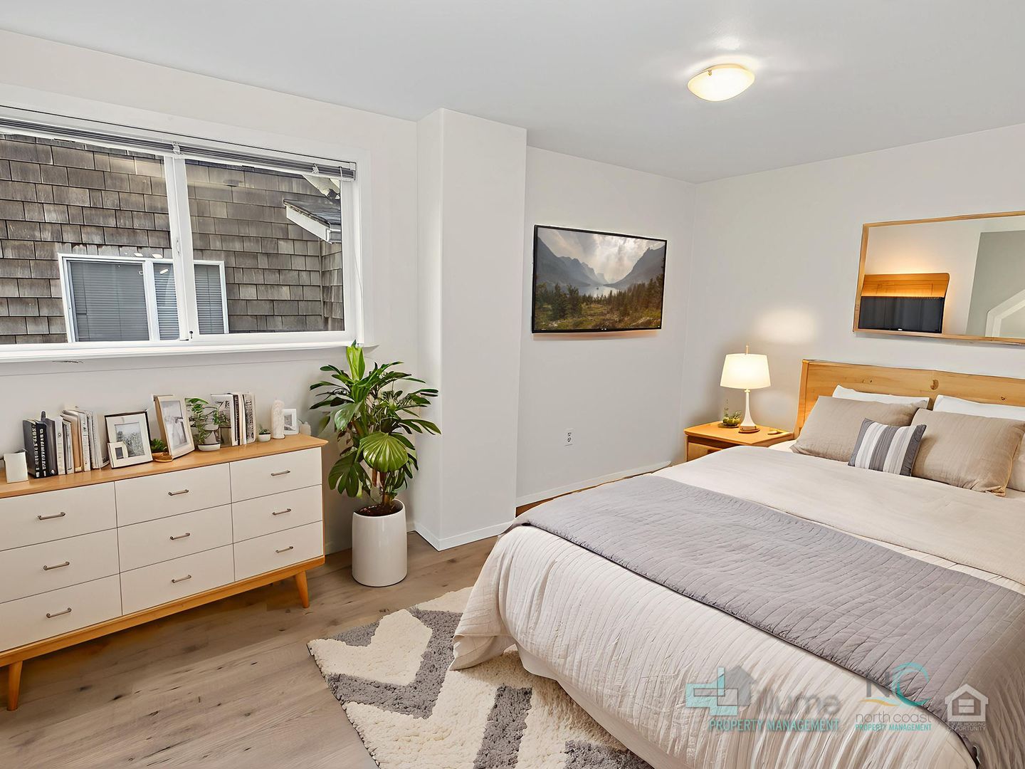 Seaside Apartment: 849 1st Ave