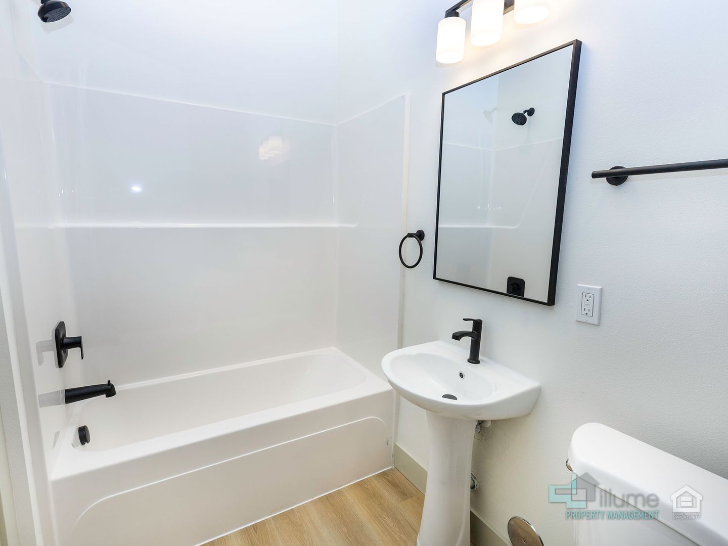 Oregon City Apartment: 617 Monroe Street