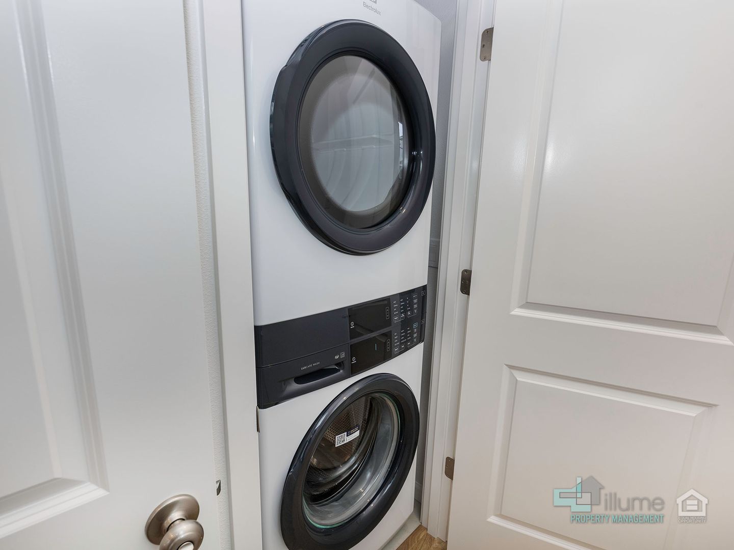 Laundry room at 3675 Bahan (1 of 2)