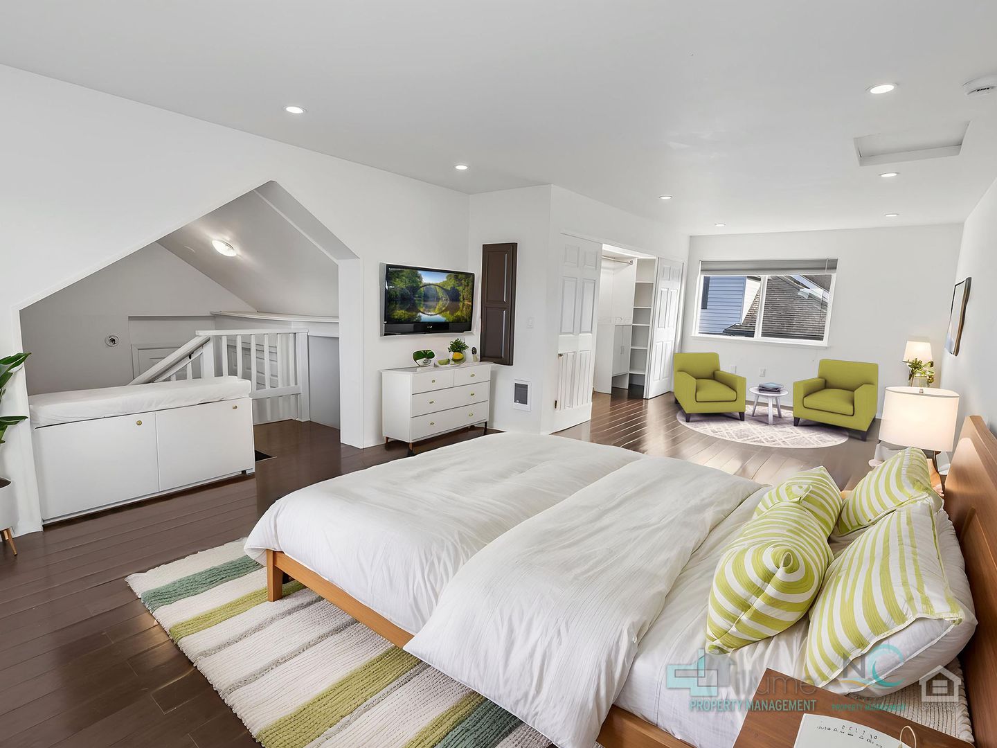 Seaside Apartment: 849 1st Ave
