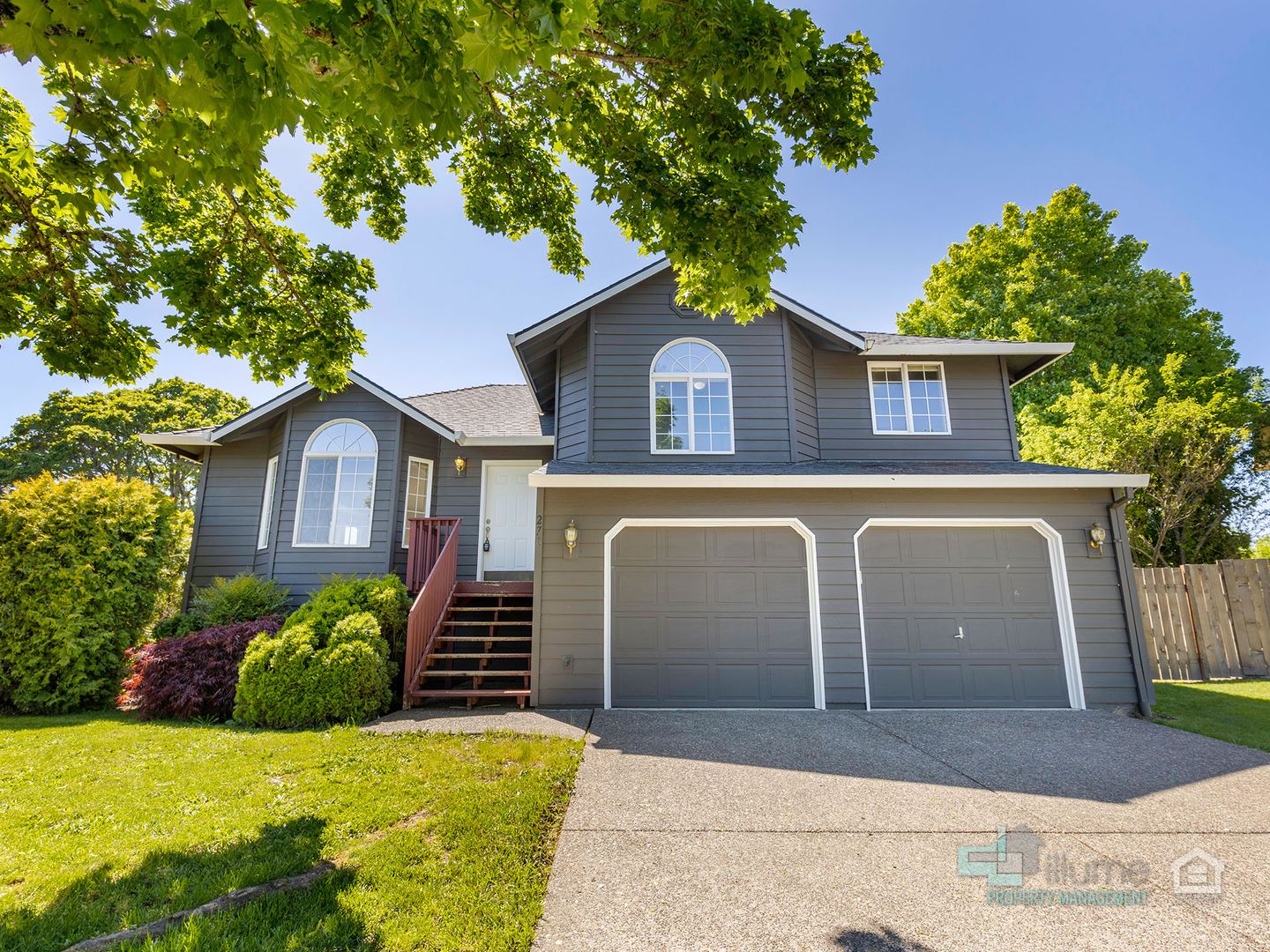 Hillsboro House: 276 NE Tralee Ct