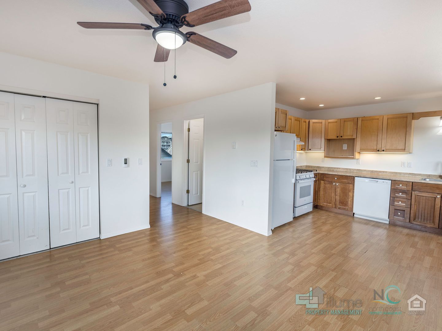 Seaside Apartment: 849 1st Ave