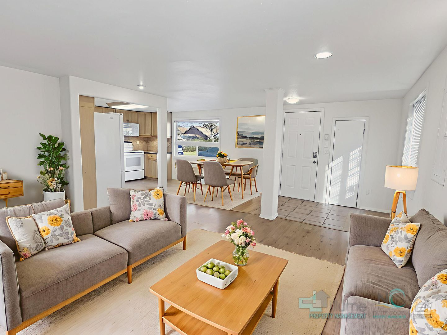 Seaside Apartment: 849 1st Ave