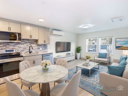 LOOK & LEASE MOVE-IN SPECIAL: Spacious 2 bed 1 bath! – photo 1