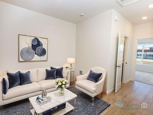 SUMMER SPECIAL: 1-MONTH RENT FREE! Charming 2 Bd/2.5 Ba Home in Hillsboro – photo 1