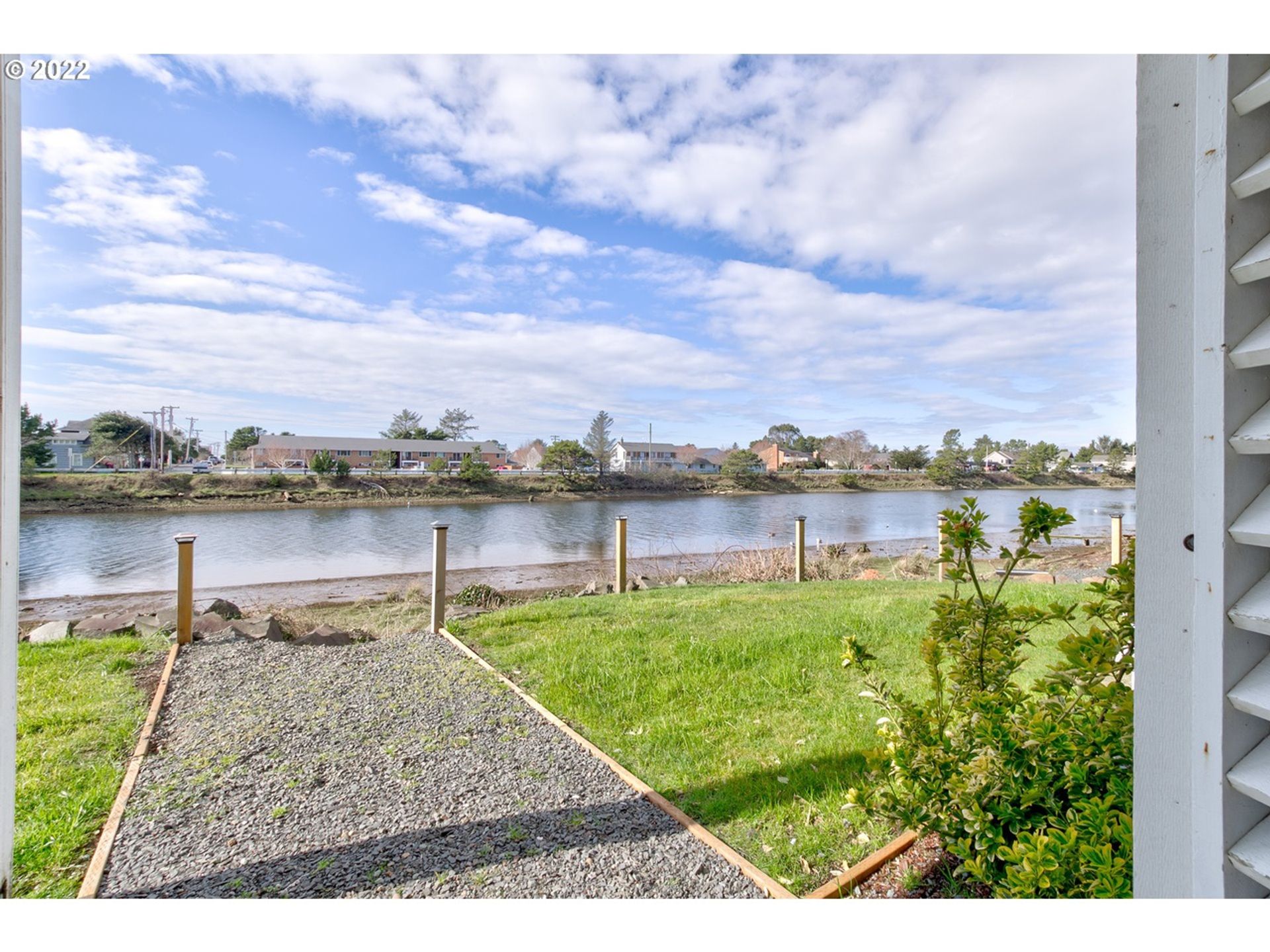 2 Bedroom, 2 Bath.. LOCATION LOCATION LOCATION.... River Views!! 6 of 12